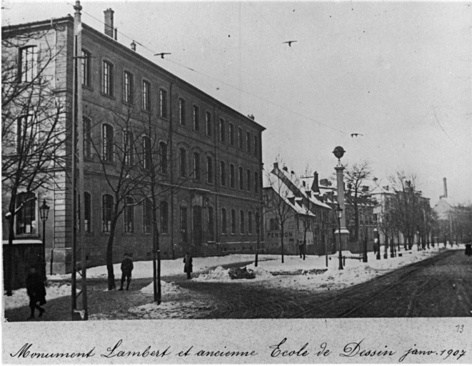 Vue ancienne du boulevard du Président Roosevelt : monument Lambert et ancienne école de dessin.