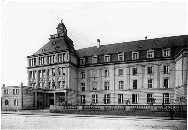 Vue de l'école vers 1921.