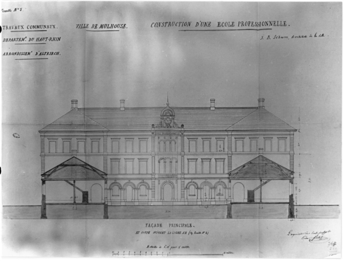 Elévation de la façade principale avec coupe sur les ailes.