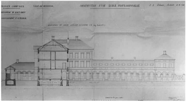 Elévation de la façade sur cour d'une aile avec coupe du corps central et des dépendances.