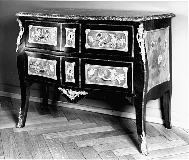 Commode, style Louis XV