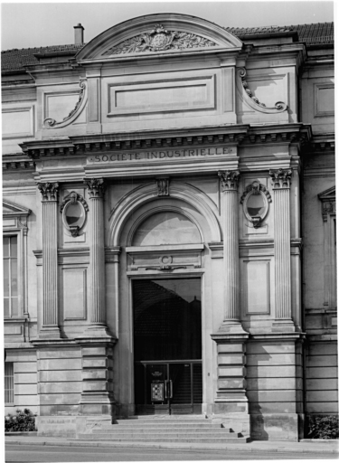 Elévation antérieure, avant-corps central.