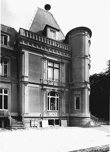 Elévation nord : avant-corps latéral droit.