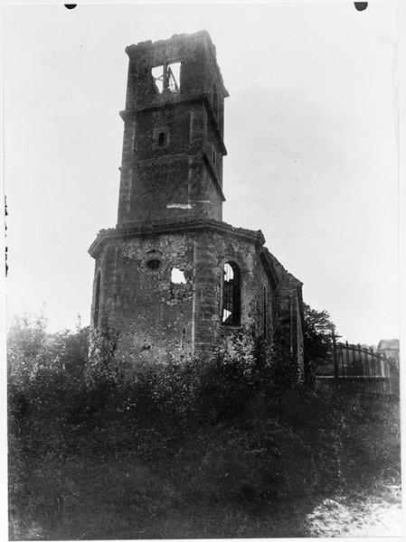 Vue ancienne du chevet et de la tour.