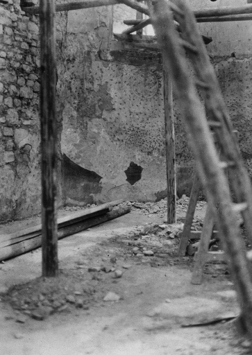 Vue d'un mur pendant les travaux consécutifs aux destructions de 1914-1918.