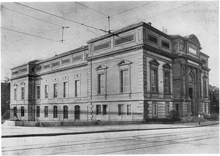 Vue ancienne de l'ensemble extérieur du musée.