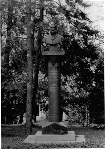 Vue du monument Henry Haeffely, érigé à l'hôpital du Hasenrain.