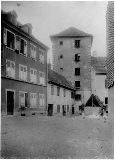 Vue ancienne de la tour Nessel, avant restauration.