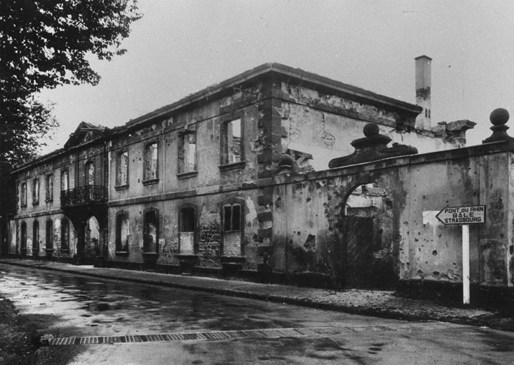 Façade principale (après 1945).