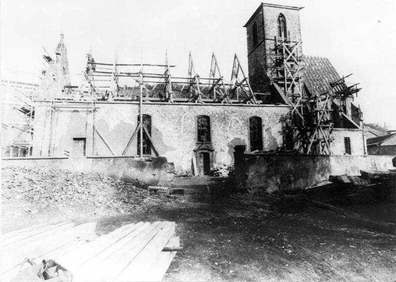 Vue latérale pendant la reconstruction.