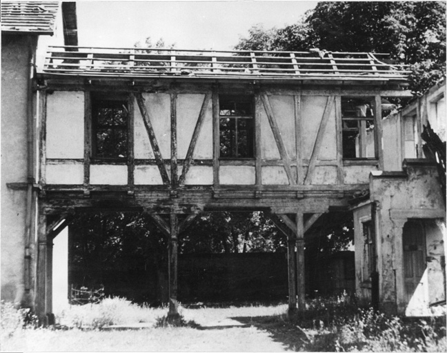 Ensemble daté de1946.