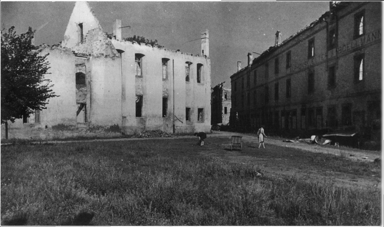 Ensemble daté de1946.