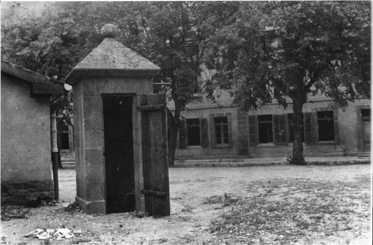 Abreuvoir entre les portes de Colmar et de Strasbourg (après 1945).