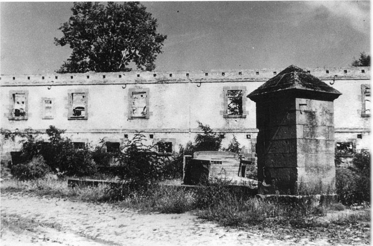 Abreuvoir entre les portes de Strasbourg et de Bâle (après 1945).