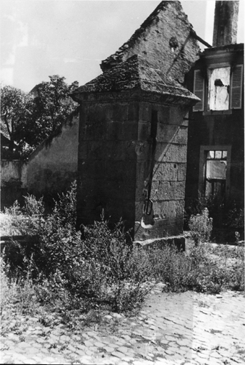Abreuvoir entre les portes de Strasbourg et de Bâle (après 1945).
