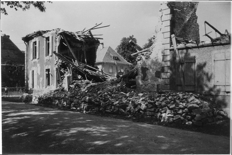 Restes du presbytère (après 1945).