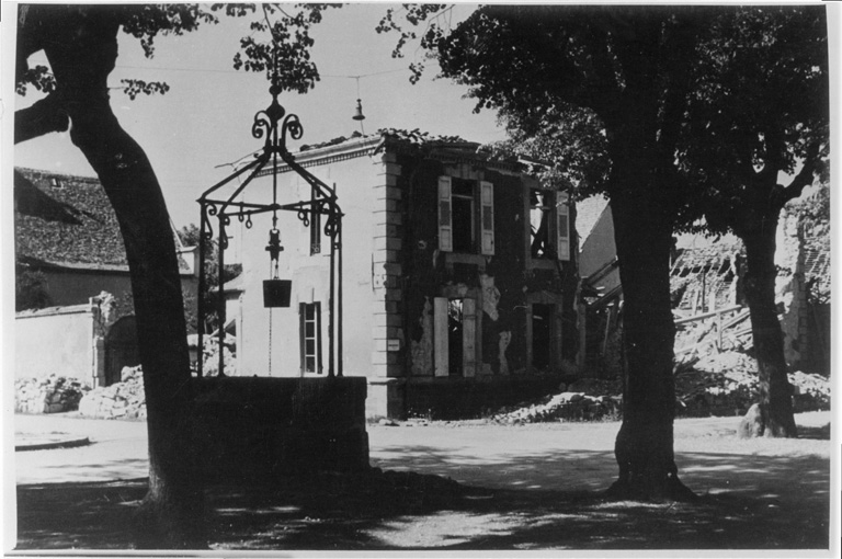 Restes du presbytère (après 1945).