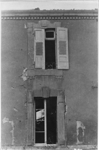 Détails du presbytère ; fenêtres.