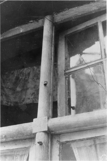 Détails : fenêtre, partie supérieure, détail des croisées (après 1945).