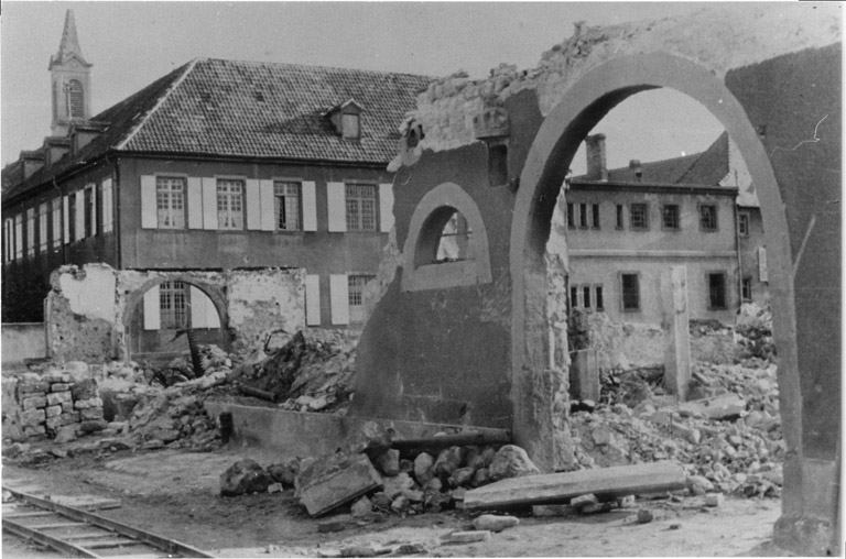 Destruction de la maison (après 1945).