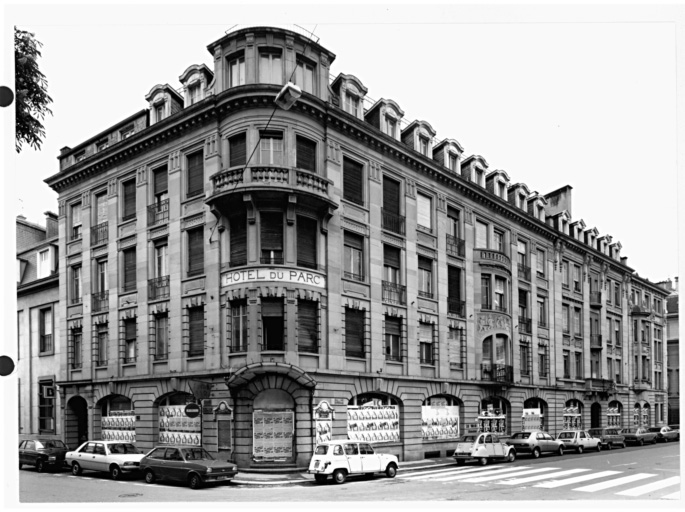 Vue des façades sur rue de l'hôtel du Parc, 26 à 28 rue de la Sinne.