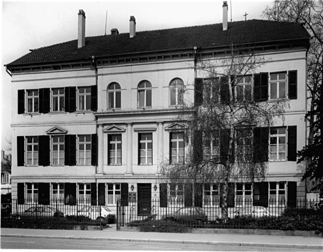 Maison antérieure gauche : élévation sur rue.