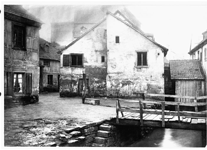 Vue ancienne du moulin Bleulat (Kohlermühle ou Bleulat) à l'emplacement de la Chambre des Métiers, rue Louis Pasteur.