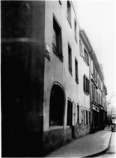 Vue ancienne de l'alignement sur la rue des Boulangers.