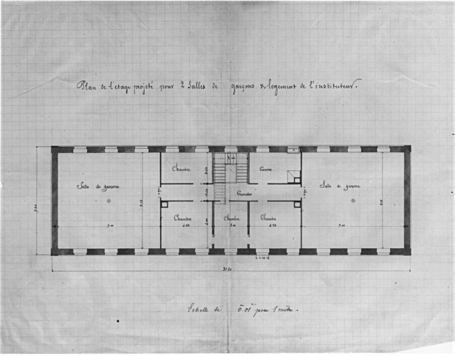 Plan de l'étage projeté pour deux salles de garçons et logement de l'instituteur. Plan détaillé.