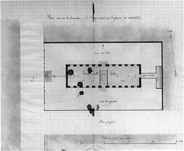 Projet de construction d'un étage sur le bâtiment de l'école de quartier chaussée de Dornach. Plan du rez-de-chaussée.