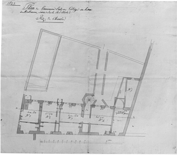 Plan de l'ancienne école ou collège de la ville de Mulhausen située sur la place Verte : rez-de-chaussée.