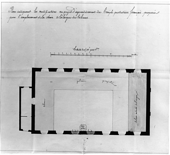 Plan indiquant les modifications au projet d'agrandissement proposées pour l'emplacement de la chaire et la largeur des tribunes.