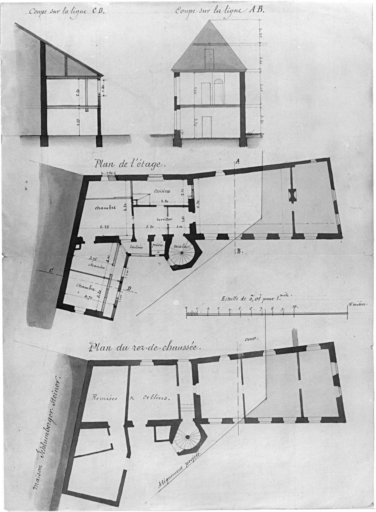 Plans du rez-de-chaussée et du premier étage, coupes sur les lignes AB et CD.