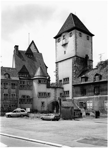 Vue de la tour Nessel depuis la Grand'Rue.