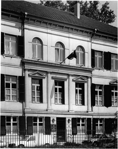 Maison antérieure gauche : avant-corps central de l'élévation antérieure.