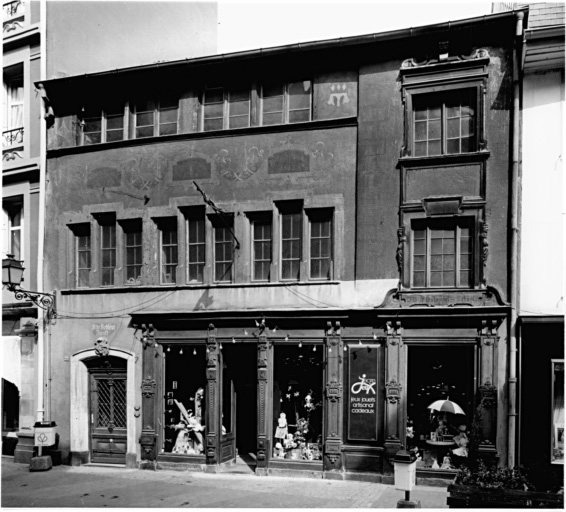 Elévation antérieure sur rue.