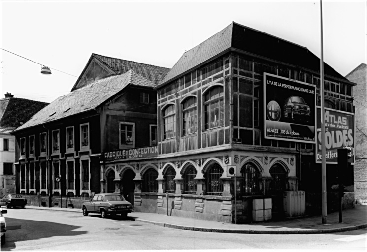 Brasserie au 37 rue de l'Arsenal : vue d'ensemble depuis le carrefour avec la rue Flammarion (détruite après inventaire).