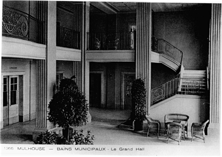 Vue ancienne intérieur du hall d'entrée.