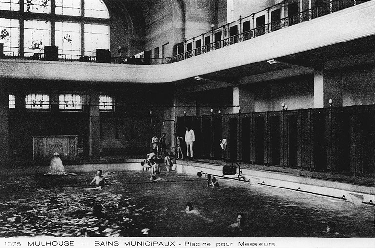 Vue ancienne de la piscine pour hommes.