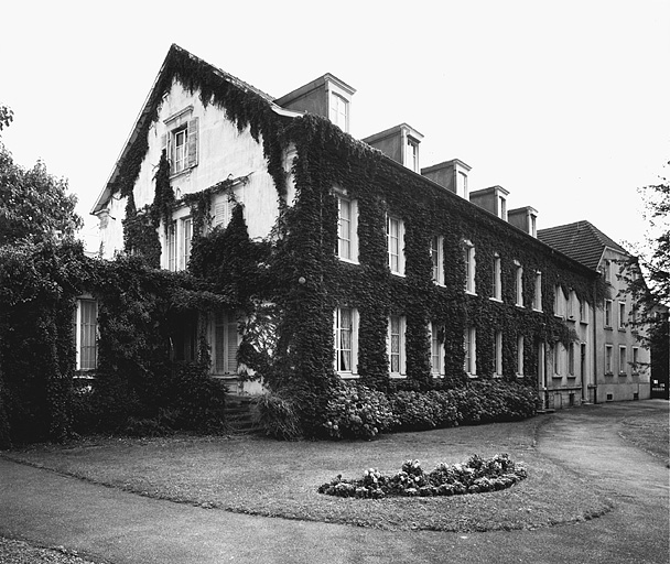 Elévation sur jardin de la maison de retraite.