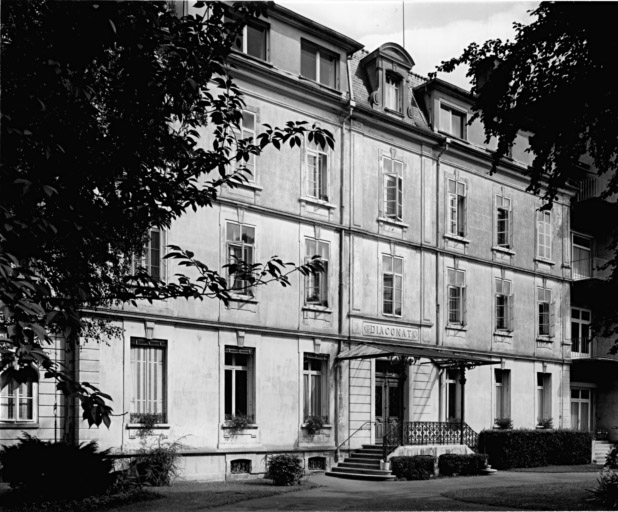 Elévation sur jardin de la maison de santé.