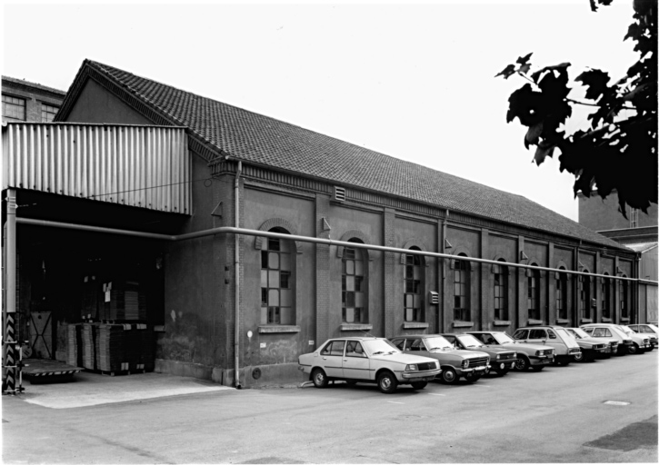 Bâtiment en rez-de-chaussée (21), actuel entrepôt.