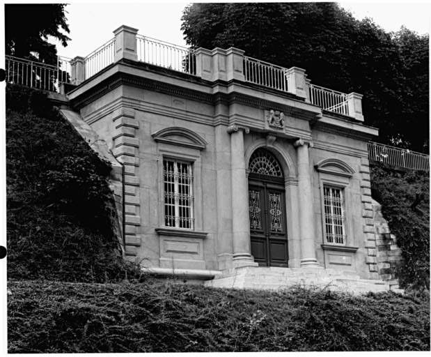 Réservoir du bas service, rue de l'Argonne : vue de l'entrée de la chambre des vannes.