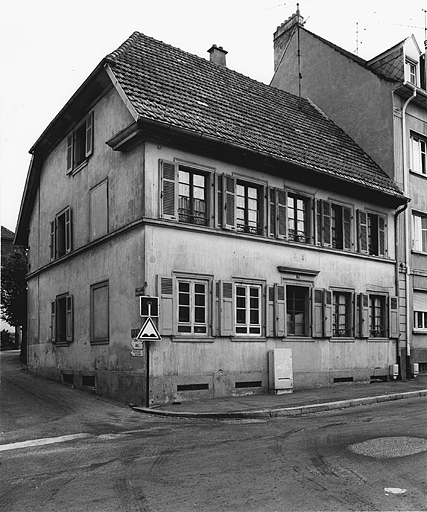 Vue d'ensemble d'une maison, 71 rue de Belfort.