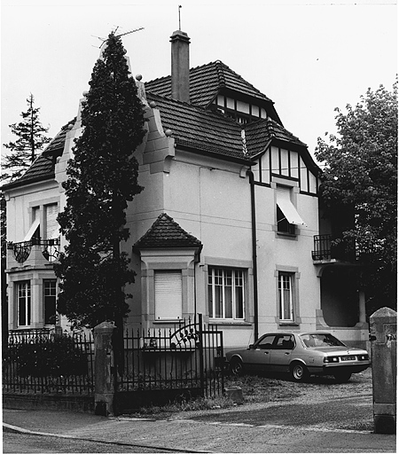 Vue d'ensemble d'une villa, 140 rue de Belfort.