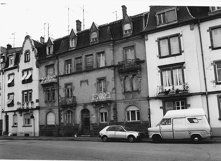 Vue des maisons No 134 et 136 rue du Château zu Rhein.