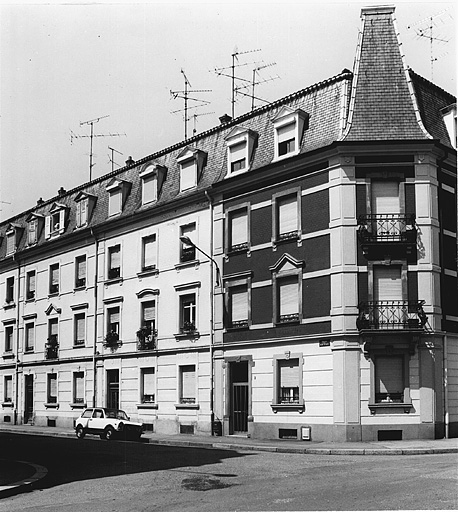 Vue des façades sur rue des maisons 2 et 4 rue du Hêtre.