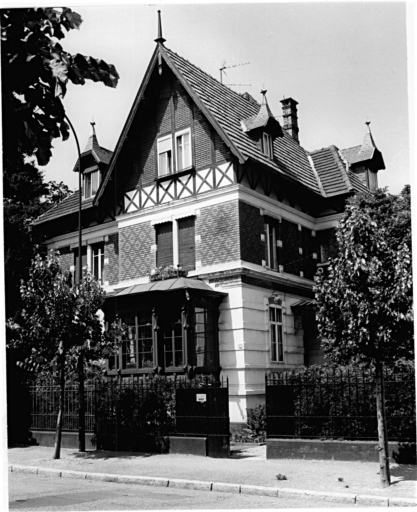 Vue de trois quarts de la maison, 56 avenue de Lutterbach.