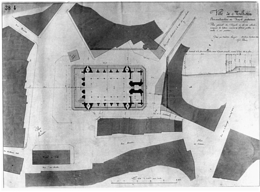 Reconstruction du temple protestant. Plan général du temple et de ses abords indiquant les trottoirs, marches et clôtures grillées à établir à son pourtour.