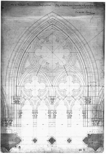 Reconstruction du temple protestant. Détail des chapiteaux, rosaces et archivoltes de la grande fenêtre principale.